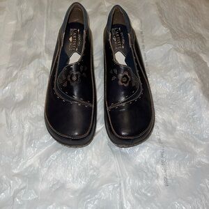 LARTISTE Spring Step Women’s Clogs